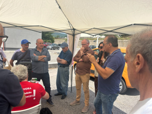 Sanit&agrave; pubblica e lavoro, centinaia di firme a Serra San Bruno per le due leggi popolari della Cgil