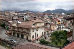 Cinquefrondi: divieto di entrata e uscita e negozi chiusi