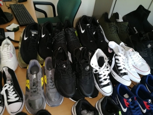 Scarpe e borse contraffatte, sequestri a Crotone
