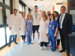 Simone Alessio porta un sorriso ai piccoli degenti dei reparti di Pediatria e Oncoematologia Pediatrica dell'AOU ''Dulbecco'' di Catanzaro