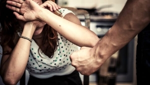 Donna chiede aiuto ai carabinieri: arrestato il compagno per maltrattamenti