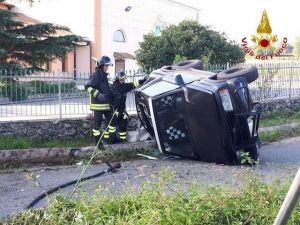 Auto si ribalta nel vibonese, un ferito
