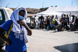 Coronavirus nel campo migranti, Usb: ''Regolarizzare tutti''