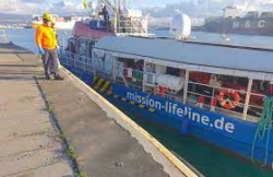 Sbarcati a Gioia Tauro i 27 migranti a bordo della Rise Above