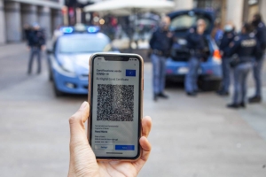 Bianca Laura Granato: ''Inutile l'obbligo delle mascherine e il Super Green Pass ridurr&agrave; i tracciamenti, quella vaccinale &egrave; solo una campagna commerciale''