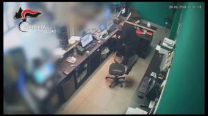 Rapina in un centro scommesse di Soverato, due uomini arrestati dai Carabinieri