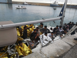 Sbarco di migranti, fermati tre scafisti