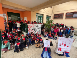 No alla violenza sulle donne. Gli studenti dell'Istituto comprensivo Gatti-Manzoni-Augruso si mobilitano per il 25 Novembre