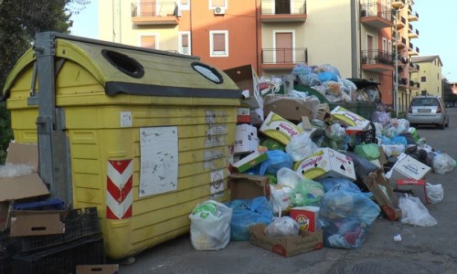 Emergenza rifiuti a Corigliano-Rossano, il sindaco: ''Serve soluzione''