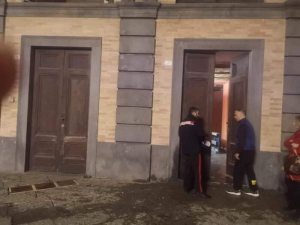 Incendiato portone palazzo settecentesco a Vibo Valentia
