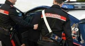 Catanzaro: ruba una borsa da un’auto, inseguito ed arrestato