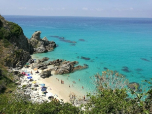 Santelli: ''Turisti vengano in Calabria''
