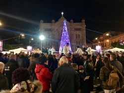 Fattoria della Piana si adegua alla decisione del Comune di Reggio e smonta l'Albero di Piazza Duomo
