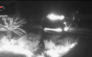 Incendi&ograve; auto vigili urbani nel Reggino, arrestato ad Aosta