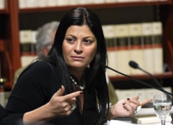 Anticipata la Fase 2 in Calabria: il web contro Jole Santelli