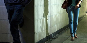 Litiga con l'ex e la insegue, divieto di avvicinamento