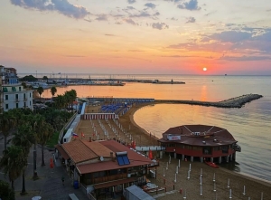 Stop alle auto sul lungomare di Crotone, nel fine settimana
