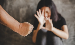 Violenza e minacce a moglie, arrestato a Lamezia