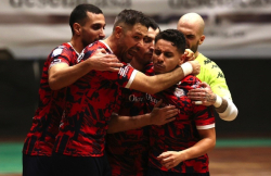 Cosenza, una vittoria che fa la storia