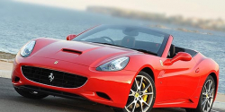 In Ferrari nell&rsquo;area pedonale: multati in tre, sequestrata l&rsquo;auto