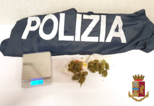 Sorvegliato speciale con in casa marijuana e bilancino, arrestato
