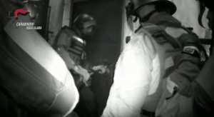 Accoltella una persona e si chiude in casa, intervento immediato nel reggino