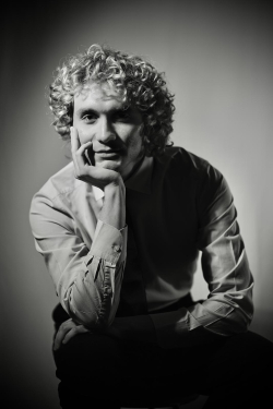 Lo stilista calabrese Elio Guido presenta la sua prima collezione couture in Campidoglio
