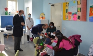 La Polizia vicina ai bimbi del Reparto Ematologia e Oncologia del ''Pugliese-Ciaccio''