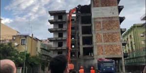 Soverato: abbattuto ecomostro di 5 piani