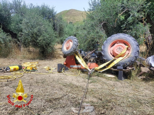 74enne schiacciato da un trattore nel crotonese