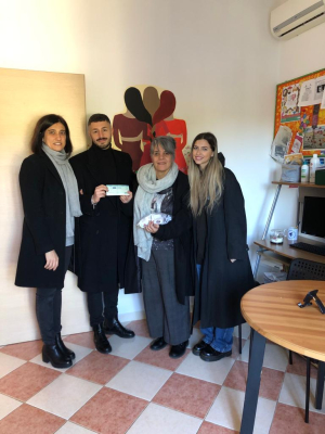 I ringraziamenti all&rsquo;Azienda Stirparo che con il progetto ''Sbatti la porta alla violenza'' ha destinato mille euro al centro antiviolenza ''Mondo Rosa''