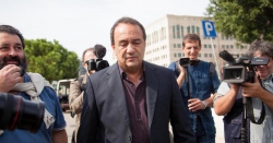 La posizione di Lucano migliora ma parte l&rsquo;attacco a Salvini