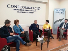 Don Pino De Masi a Confcommercio Cosenza per Legalit&agrave; Mi Piace