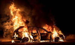Nuova intimidazione a Paola: incendiate due auto