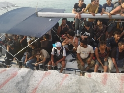 Imbarcazione di migranti nel Crotonese, individuato trafficante