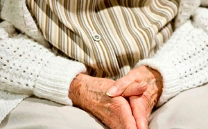 Scoperta casa di riposo abusiva con 11 ospiti e farmaci scaduti