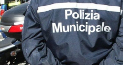 Rende: bimbo di 5 anni si perde, la Polizia municipale lo riporta a casa