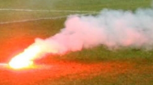 Fumogeni e petardi nel corso di una partita di calcio, D.A.SPO. per 5 tifosi