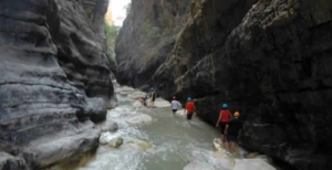 Il cordoglio del presidente di Upi Calabria, Enzo Bruno, per le vittime del tragico incidente di ieri nelle Gole del Raganello. Domani bandiere a mezz&rsquo;asta per il lutto regionale
