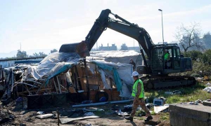 Ripreso abbattimento baraccopoli San Ferdinando