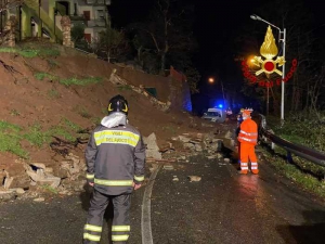 Statale 278 bloccata alcune ore per una frana
