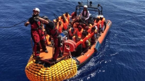 Veliero con 46 migranti in Calabria
