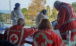 Centro vaccinale Catanzaro Lido, volontari in prima linea