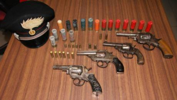 Pistole e proiettili in casa a Cir&ograve; Marina, carcere per bracciante agricolo
