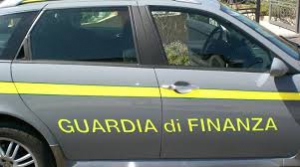 Tenta sfuggire controllo della Guardia di Finanza, arrestato nel cosentino