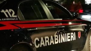 Droga: laboratorio in camera da letto, arrestati mamma, figlio e pregiudicato