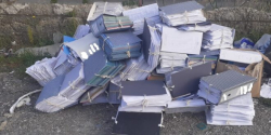 Abbandono incontrollato di rifiuti a Crotone