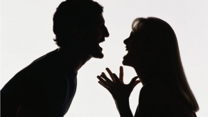 Liti familiari scatenano una rissa, allontanati coniugi catanzaresi