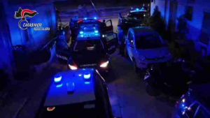 Colpo alle piazze di spaccio nella Piana
