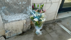 Donna si getta dal balcone con i figli, bimba ricoverata in terapia intensiva al Gaslini